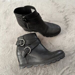 Sorel Joan of Arctic II Buckle Zip Black Leather Women's 9.5 Wedge Boots